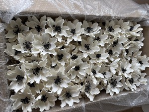 Venta al por Mayor de Flores Artificiales de Madera Sola Decorativas, Anémonas Japonesas Sostenibles de Primera Calidad, 11 cm, Blancas, con Aceite Esencial, Hechas a Mano, VADEE - Product Image 5
