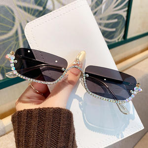 Lunettes de soleil rectangulaires luxueuses à monture intégrale, verres marron avec accents en cristal, unisexe, protection UV 100%, style décontracté pour adultes - Product Image 3