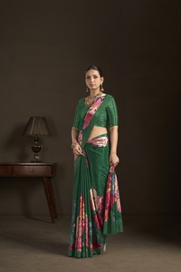 Sari prêt-à-porter et blouse cousue, sari indien en soie crêpe, imprimé floral, sari imprimé numériquement, design magnifique - Product Image 3