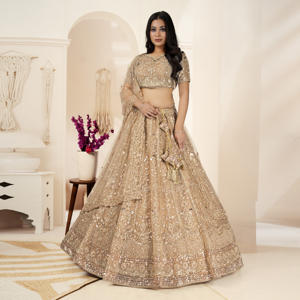 Lehenga Choli con bordados elaborados, diseño de falda acampanada, acabado de blusa elegante, estilo de dupatta transparente - Product Image 2