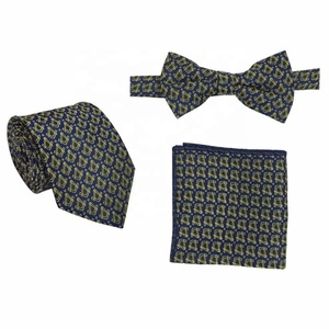 Corbata Masónica de Seda Negra con Bordado Dorado de Escuadra y Compás - Corbata para Rito Masónico - Product Image 2