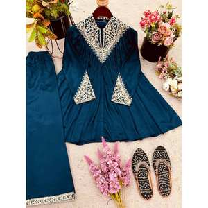 Ensemble haut et bas fantaisie pour femmes pour les fêtes, travail de séquence brodée - Product Image 1