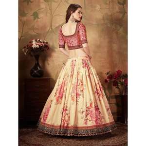 Charmant mariage en organza à imprimé floral beige-pêche Lehenga Choli - Product Image 4