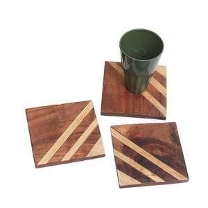 Sous-verres carrés en bois naturel de qualité supérieure pour boissons chaudes et froides, pour la maison, le bureau et la restauration - Product Image 1