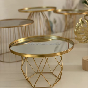 Soporte único de metal para tartas con base en espiral y parte superior lisa, ideal para uso decorativo en fiestas, recepciones de Azora Industries - Product Image 1