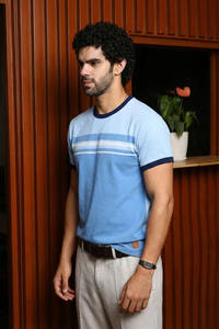 Camiseta '' SOSH 4 '' para hombre, camiseta con bloques de color y cuello redondo - Product Image 3