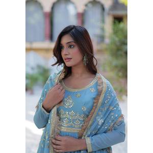 Hermoso Vestido de Fiesta XL con Lentejuelas Bordadas y Dupatta, Elegante Vestido para Ocasiones Especiales - Product Image 5