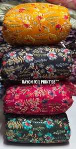 Tissu élégant en rayonne imprimé feuille d'or pour toutes les robes de saison festive, robes pour femmes, hauts, costumes, saris – Matière douce et fluide au toucher - Product Image 3