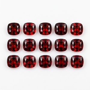 Vente en gros de pierres précieuses naturelles grenat du Mozambique, 10 mm, taille coussin, facettées, pierres de grenat rouge en vrac pour bijoux - Product Image 1