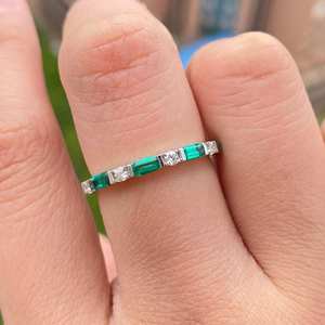 Bague d'éternité de luxe pour femme en or plaqué 9 carats avec diamants de laboratoire et baguettes alternées, certifiée IGI, cadeau de fiançailles - Product Image 1