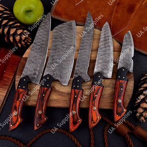 Juego de Cuchillos de Chef Profesionales Forjados a Mano en Acero de Damasco con Aspecto Martillado Único, Espiga Completa, Ligeros, con Mangos de Madera Roja - Product Image 6