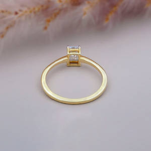 Anillo de compromiso clásico con diamante de corte esmeralda en oro amarillo certificado, anillo solitario, joyería de diamantes de lujo para mujer - Product Image 4