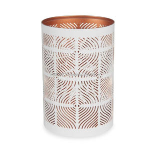 Porte votif en métal de pièce maîtresse de mariage attrayant pour la décoration de bougie avec une touche rustique et un attrait traditionnel - Product Image 1