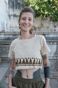 Top Corto de Algodón Khadi Orgánico Hecho a Mano para Mujer, Estampado Tribal Geométrico, Ecológico, con Dobladillo Deshilachado, Blusa de Manga Corta - Product Image 6
