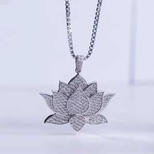 Pendentif Fleur de Lotus Sertie de Pierres Effet Diamant VVS pour Femme, Style Bijoux de Luxe Élégant HUMERA JEWELS - Product Image 2