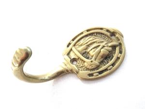 Perchero Clásico de Metal con Doble Gancho, Resistente, para Colgar Abrigos y Sombreros - Product Image 5