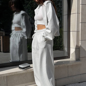 Ensemble de survêtement tendance pour femme, coupe oversize et ample, avec sweat à capuche en molleton épais et pantalon de survêtement décontracté, style streetwear - Product Image 4