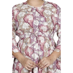 Prêt à expédier : Ensemble pantalon et t-shirt décontracté vintage en crêpe à imprimé tropical pour femme, coupe ample, style indien - Product Image 4
