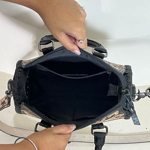 Sac de voyage personnalisé en cuir artisanal style western, sac bandoulière moyen pour femme, prix d'usine, vente chaude - Product Image 5