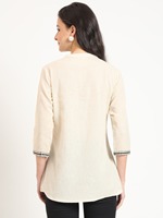 Haut en coton blanc brodé à col rond pour femme, de qualité supérieure, coupe confortable, idéal pour l'été et le bureau, en vente
