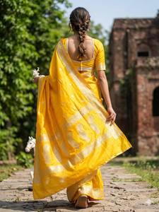 Sari Amarillo de Seda Orgánica Banarasi con Bordado Zari, Tradicional para Bodas Indias, Graduaciones, Fiestas en la Playa, Largo hasta el Suelo, para Mujer - Product Image 6