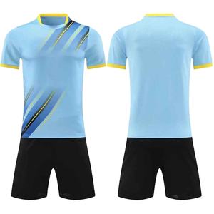 ชุดฟุตบอลแบบสั่งทำใหม่สำหรับผู้ชาย ผ้าโพลีเอสเตอร์ 100% พิมพ์ลายดิจิตอลแบบทึบ ระบายอากาศได้ดี แขนสั้น สกรีนชื่อทีมได้ - Product Image 3