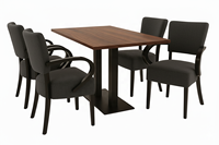 Ensemble de table à manger pour restaurant avec accoudoirs rembourrés, dessus de table en grain de bois et base en métal noir pour café et hôtel