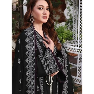 Organza brodé en coton premium noir intense avec bordure intégrale et broderie complexe sur le devant, les manches et les bordures - Product Image 3