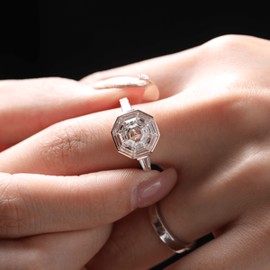 Anillo de compromiso de oro amarillo macizo de 18 quilates de primera calidad con diamante cultivado en laboratorio de 3 quilates, corte Bagua antiguo, corte escalonado, halo octogonal - Product Image 1