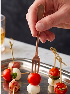 Ensemble de fourchettes élégantes en laiton, couverts durables et raffinés, parfaits pour la table à manger, essentiels de cuisine de luxe et idées cadeaux - Product Image 4
