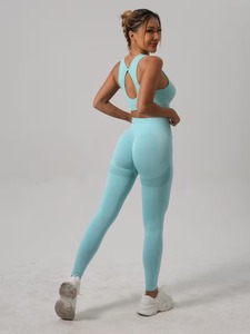 Conjunto Deportivo de 2 Piezas para Mujer: Sujetador Deportivo Sin Costuras con Abertura y Leggings de Cintura Alta con Efecto Push-Up y Paneles de Malla para Entrenamiento - Product Image 2