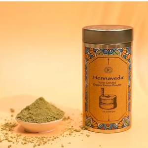 Hennaveda Poudre de Henné Naturelle Broyée à la Main avec Pinceau, Gants et Bonnet de Douche |   Sans colorant artificiel, sans produits chimiques - Product Image 1