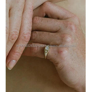 Bague signet en argent sterling 925 faite à la main, minimaliste, cadeau de fiançailles pour femme, moissanite taille cœur, diamant taille poire, serti à griffes - Product Image 3