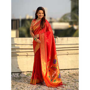 Sari en tissu de soie rouge Elite Weaves Paithani Zari tissé pour les occasions de fête et d'hiver - Product Image 1