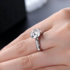 Anillo de Diamante Moissanite de Alta Calidad, Elegante Anillo de Joyería de Lujo para Mujer, Regalo para Aniversario de Bodas y Ocasiones Especiales en Venta - Product Image 4