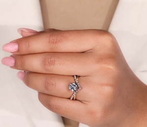 Bague de fiançailles moderne en or massif 10K VBSR-30 avec diamant de laboratoire rond de 1,28 carat couleur E VS1 et bande tressée pour femme - Product Image 4