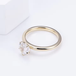 Bague de fiançailles pour femme en or 18 carats avec diamant taille cœur, sertissage à griffes, style classique - Product Image 2
