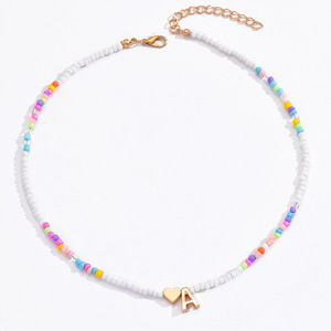 Collier de perles de riz colorées créatif pour femmes, nouveau, transfrontalier, 26 lettres, collier clavicule, tendance pour l'Europe et l'Amérique - Product Image 5
