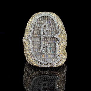 Anillo llamativo de moissanita en tono dorado, estilo Iced Out, joyería de lujo Hip Hop para hombre, regalo de moda urbana y estilo audaz. - Product Image 5