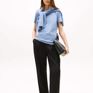 T-shirt noir en coton épais à manches courtes, coupe ajustée, haute qualité, OEM, vente en gros, personnalisé, pour femme, uni, délavé à l'acide - Product Image 4