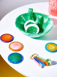 Bol de service en résine au design minimaliste avec ensemble de cuillères pour des besoins de service contemporains, offrant un aspect épuré et une surface fonctionnelle - Product Image 2