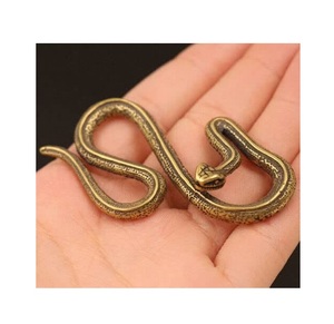 Décoration de table en métal en forme de serpent, pièce maîtresse pour la décoration de salle à manger, accent d'intérieur et arrangement élégant pour événements - Product Image 1