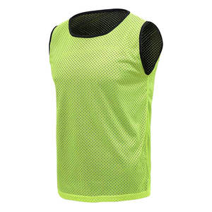 Bavoir d'entraînement réversible et respirant personnalisé |   Maille de protection noire et verte néon |   Gilet d'entraînement double couche à séchage rapide avec logo personnalisé - Product Image 3