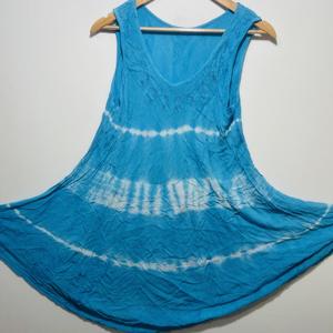 Tunique bohème sans manches pour femme, bleu ciel, tie-dye, avec col rond |   Robe décontractée ample et évasée pour l'été - Product Image 2