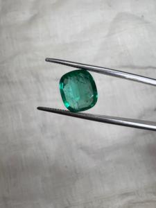 Piedra suelta facetada de berilo verde brillante de 3.74 ct, genuina, origen Zambia, venta al por mayor - Product Image 1