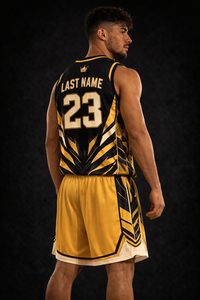 Uniforme de Baloncesto Sublimado Personalizado, Jersey y Pantalones Cortos de Poliéster Transpirable, Ropa Deportiva para Entrenamiento en Equipo, Diseño Nuevo en Negro y Dorado para Adultos - Product Image 3
