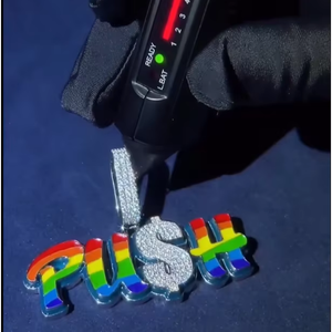 Joyería de lujo personalizada estilo hip hop con diamantes de moissanita VVS, colgantes con letras iniciales brillantes para hombres y mujeres - Product Image 1