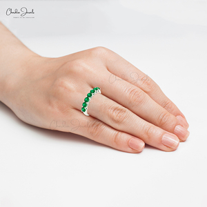 แหวนแต่งงานครึ่งวงประดับมรกตทรงกลมขนาด 3 มม. จากแซมเบีย ทองคำแท้ 14k สำหรับวันครบรอบแต่งงาน ผลิตโดย OEM ODM จาก Chordia Jewels - Product Image 4