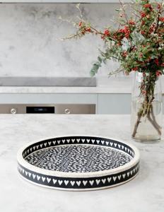 Venta caliente uso doméstico y hotelero tablero MDF hecho a mano resina/incrustaciones de hueso cocina bandeja para servir comida último diseño bandeja para servir - Product Image 1