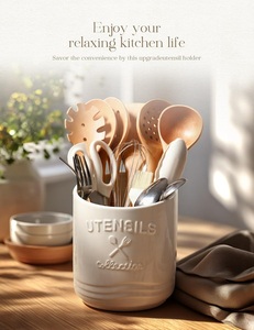 Support à ustensiles en céramique haute résistance au feu, design à rebord incliné, détails en relief, base stable, organisateur de rangement pour comptoir de cuisine - Product Image 4